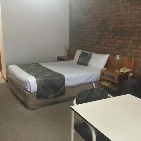 Sportslander Motor Inn Moama Bagian luar foto