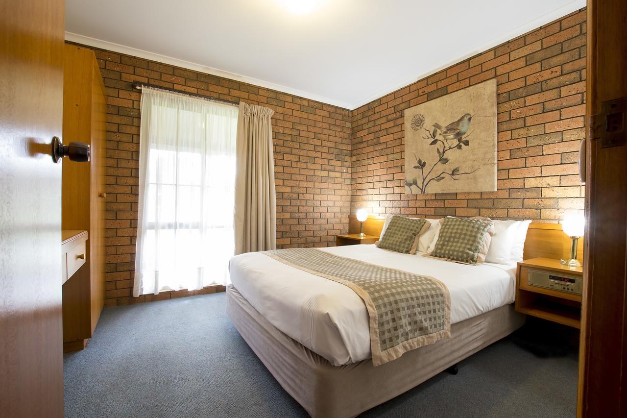 Sportslander Motor Inn Moama Bagian luar foto