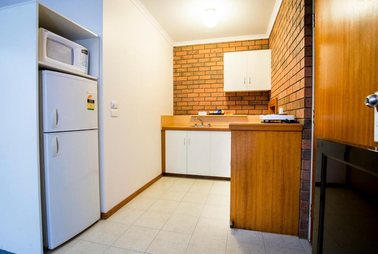 Sportslander Motor Inn Moama Bagian luar foto
