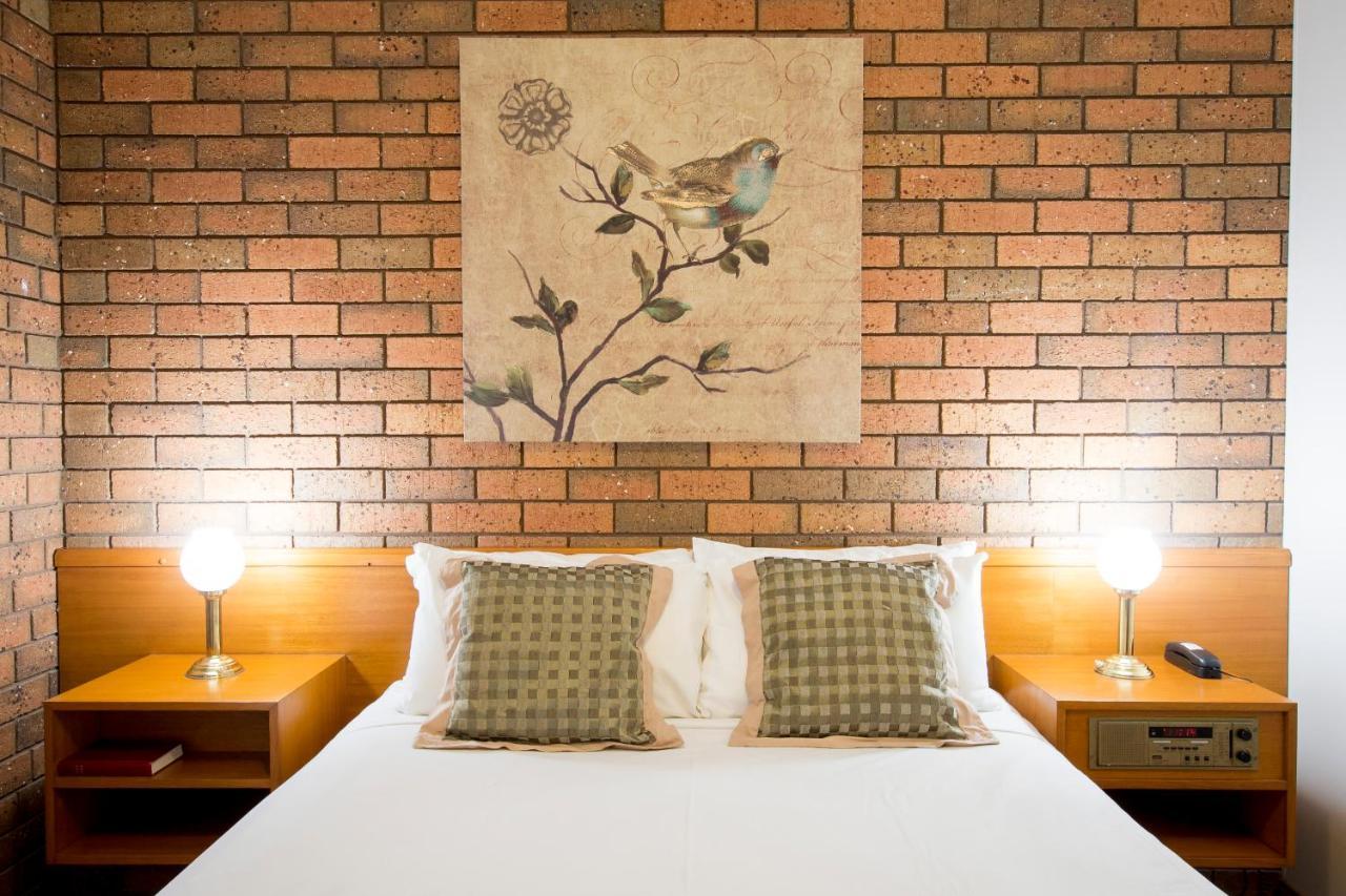 Sportslander Motor Inn Moama Bagian luar foto
