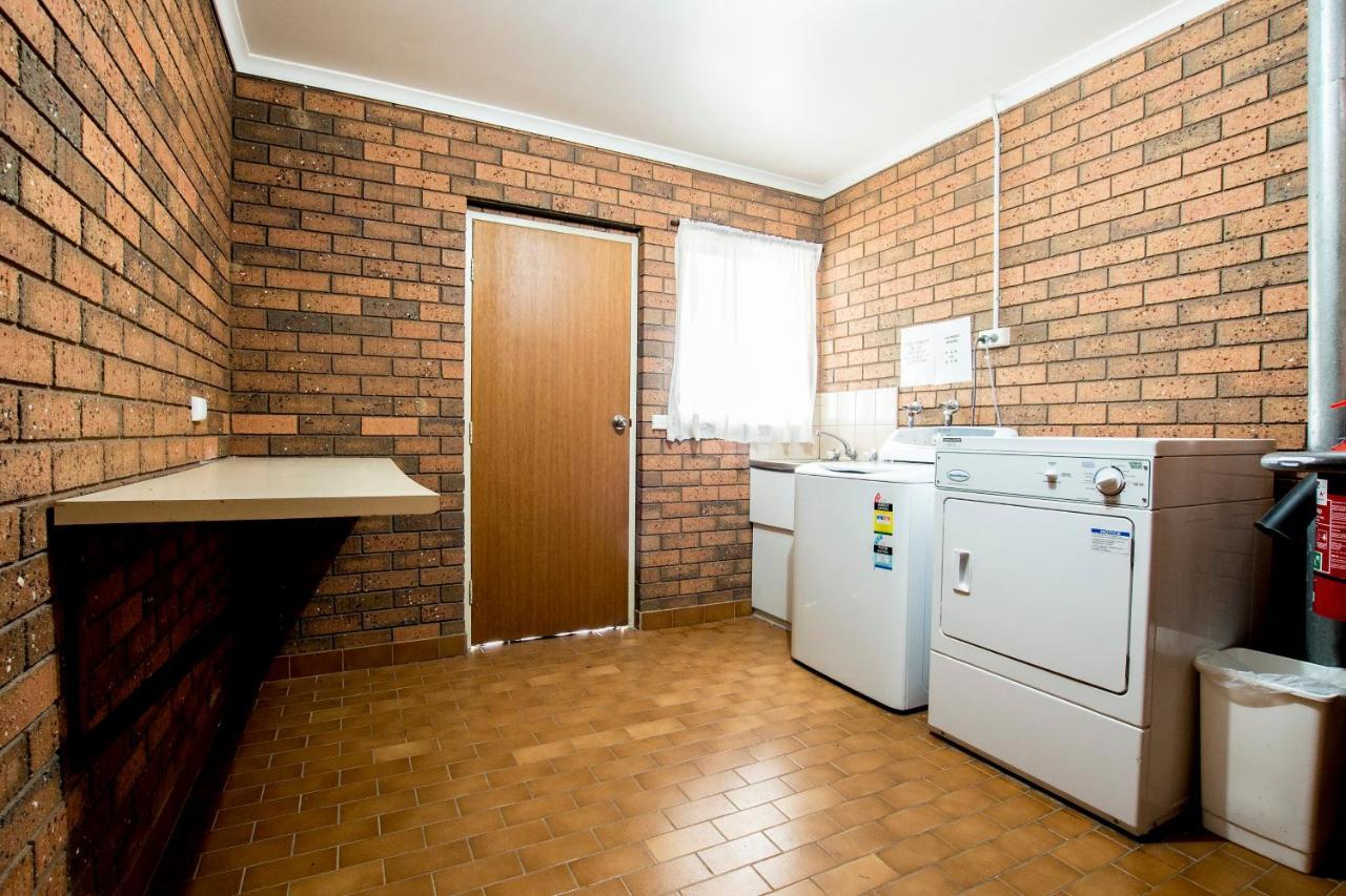 Sportslander Motor Inn Moama Bagian luar foto