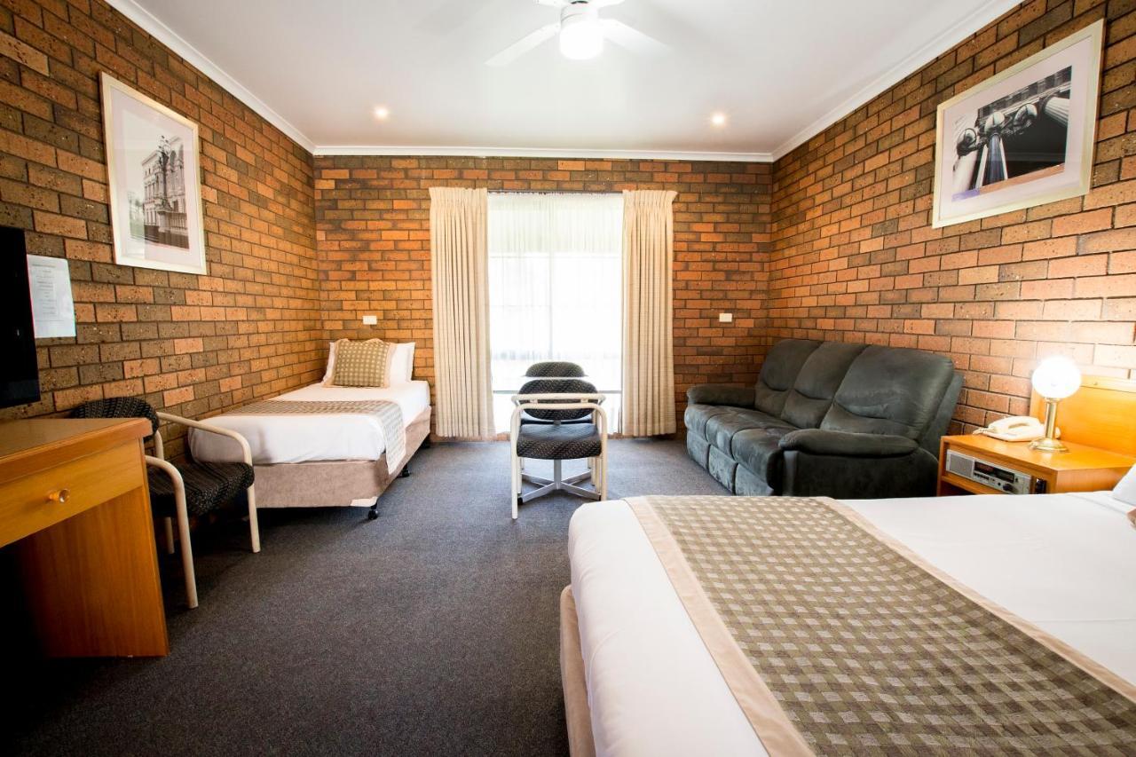Sportslander Motor Inn Moama Bagian luar foto