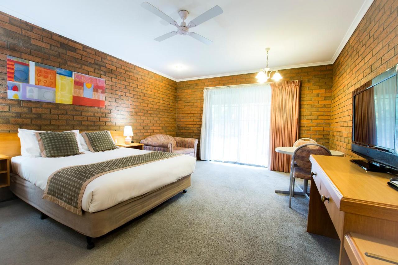 Sportslander Motor Inn Moama Bagian luar foto