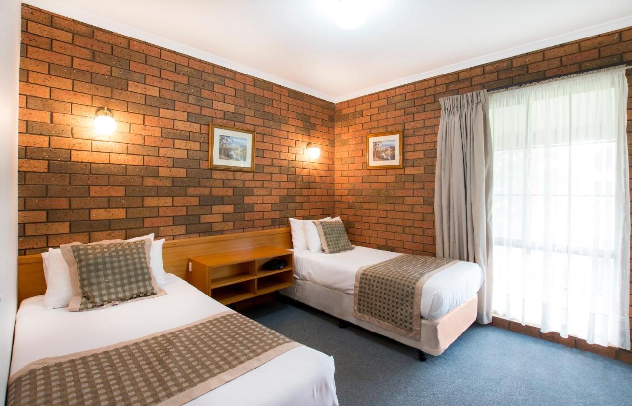 Sportslander Motor Inn Moama Bagian luar foto